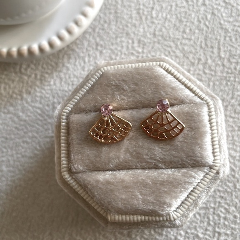 Fan + diamond stud earrings